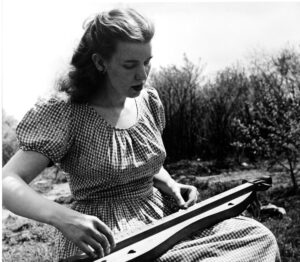 Jean Ritchie playing the mountain dulcimer